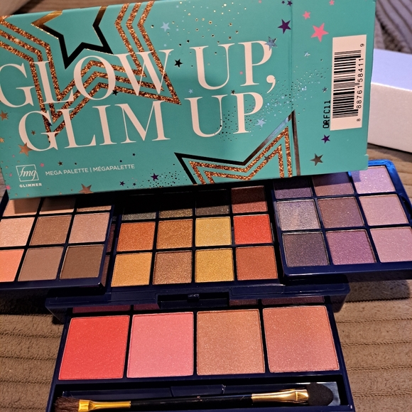 Glow up, Glim up.  Avon makeup mega palette 🎨. - Picture 11 of 11